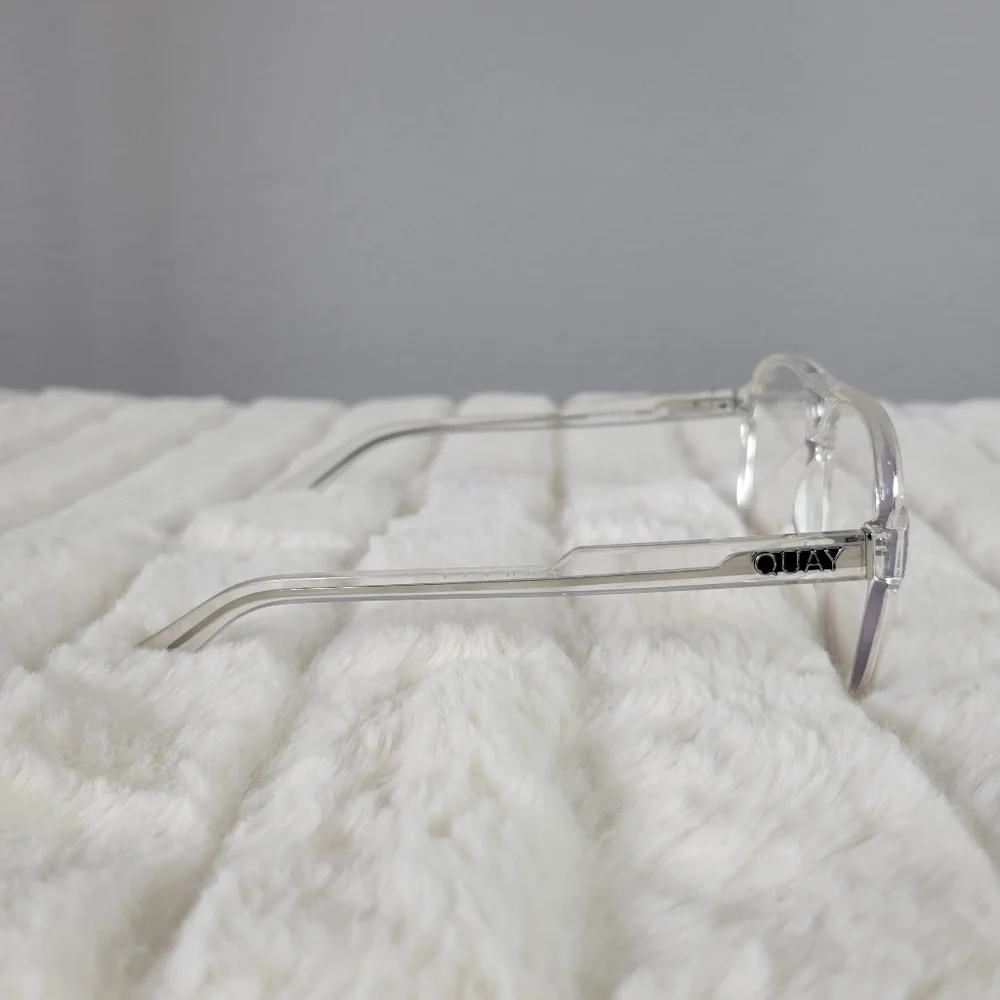 QUAY // ltd ed retro-chic clear frame magnetic aviator blue light glasses